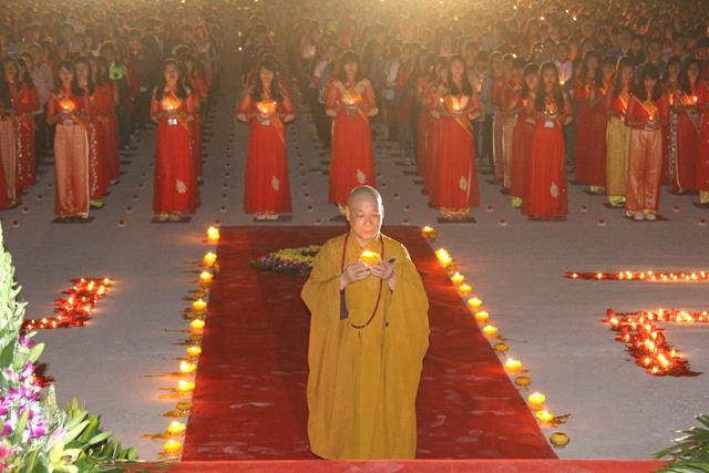 Thiêng liêng đêm hội hoa đăng “Phật giáo Trúc Lâm hội tụ và lan toả”