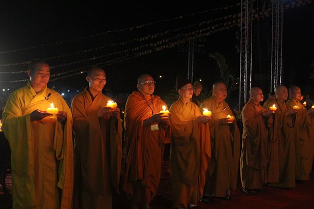 Thiêng liêng đêm hội hoa đăng “Phật giáo Trúc Lâm hội tụ và lan toả”