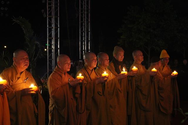 Thiêng liêng đêm hội hoa đăng “Phật giáo Trúc Lâm hội tụ và lan toả”