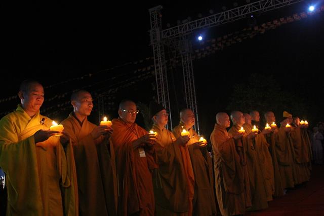 Thiêng liêng đêm hội hoa đăng “Phật giáo Trúc Lâm hội tụ và lan toả”