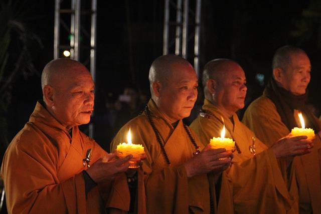 Thiêng liêng đêm hội hoa đăng “Phật giáo Trúc Lâm hội tụ và lan toả”