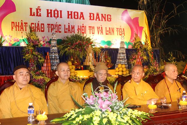 Thiêng liêng đêm hội hoa đăng “Phật giáo Trúc Lâm hội tụ và lan toả”