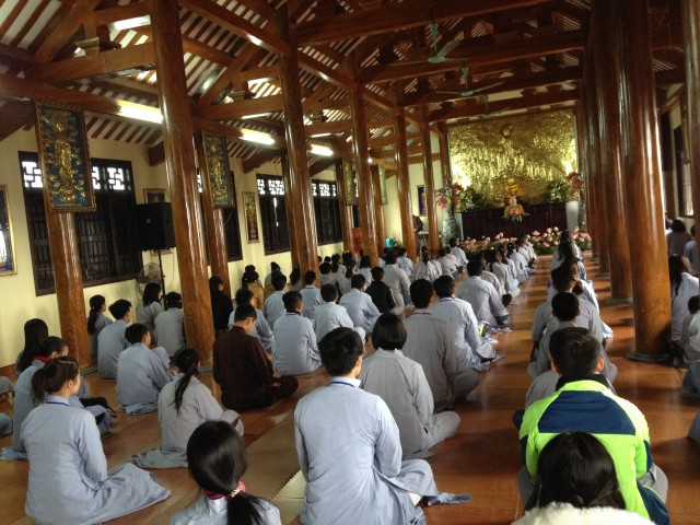 Thái Bình: Gần 200 bạn trẻ về chùa Từ Xuyên tu một ngày