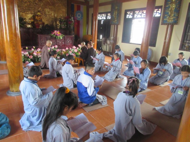 Thái Bình: Gần 200 bạn trẻ về chùa Từ Xuyên tu một ngày