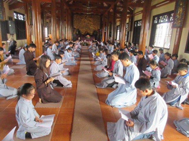 Thái Bình: Gần 200 bạn trẻ về chùa Từ Xuyên tu một ngày