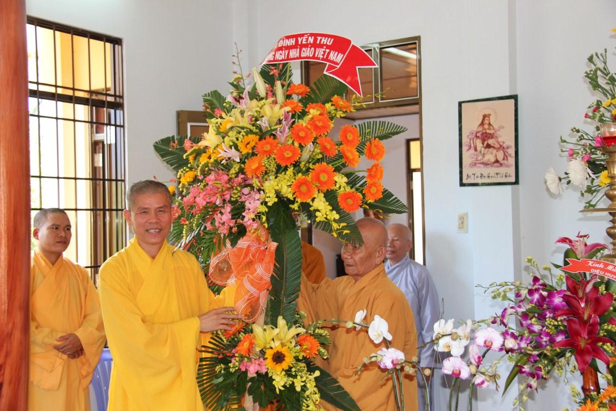 Thiền Tự Trúc Lâm Viên Giác-thành phố Nha Trang tổ chức Ngày “Hiến chương Nhà Giáo Việt Nam 2015”
