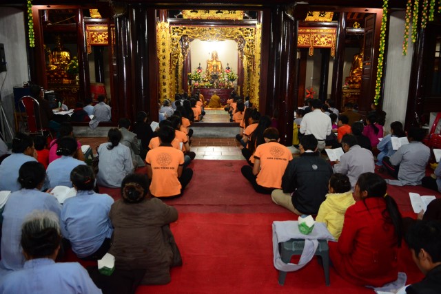 Hà Tĩnh: Lung linh lễ thả hoa đăng nhân lễ vía Phật A Di Đà tại chùa Tượng Sơn