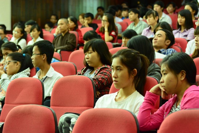 TT. Thích Nhật Từ chia sẻ về lối sống với sinh viên trường Đại học KHXH&amp;NV TP. HCM