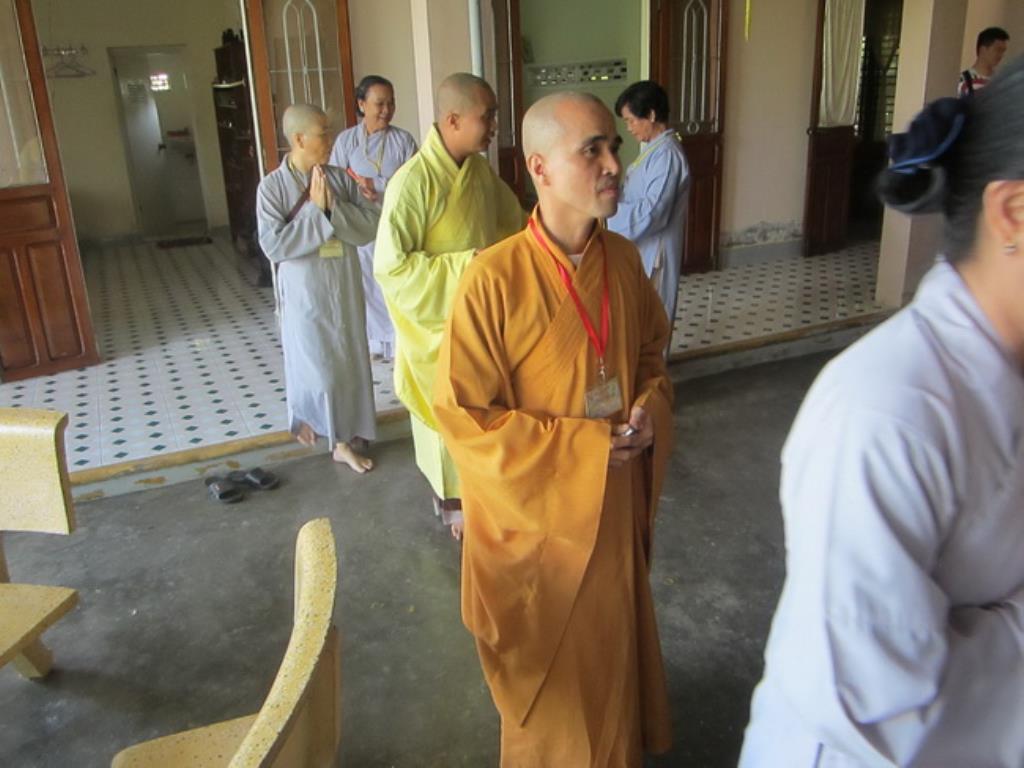 Đoàn từ thiện Hương Từ Bi tặng quà tại chùa Khánh Long