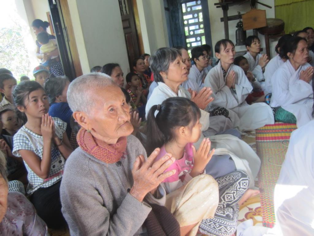 Đoàn từ thiện Hương Từ Bi tặng quà tại chùa Khánh Long