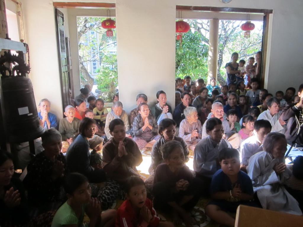 Đoàn từ thiện Hương Từ Bi tặng quà tại chùa Khánh Long