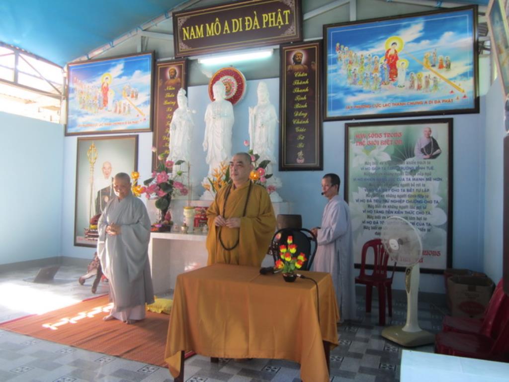 Khóa tu dành cho người khiếm thị tại chùa Minh Châu