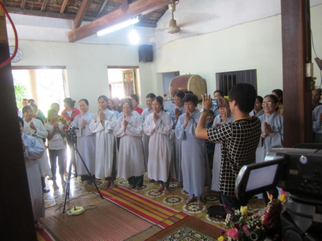 Đoàn từ thiện Hương Từ Bi tặng quà tại chùa Khánh Long