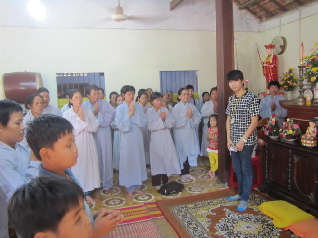 Đoàn từ thiện Hương Từ Bi tặng quà tại chùa Khánh Long