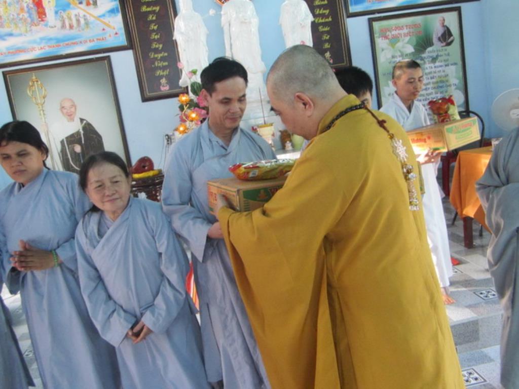 Khóa tu dành cho người khiếm thị tại chùa Minh Châu