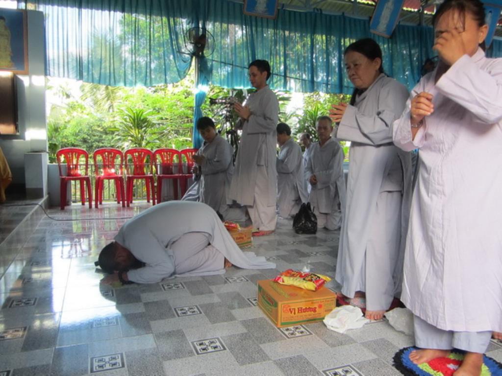 Khóa tu dành cho người khiếm thị tại chùa Minh Châu