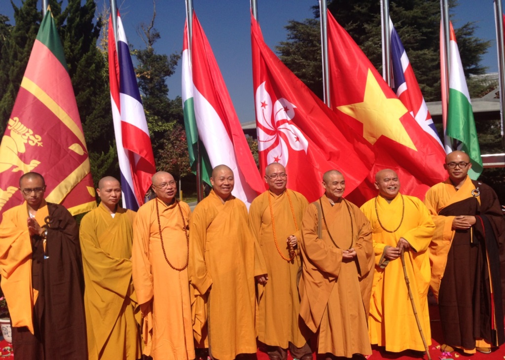 Ba trăm năm mươi năm sau Tổ đức linh thiêng đã dẫn lối cho chúng con về để đạo mạch lại tiếp nối