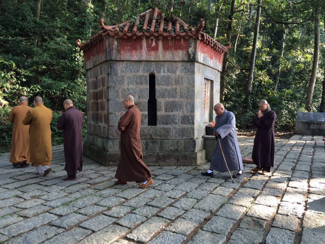 Ba trăm năm mươi năm sau Tổ đức linh thiêng đã dẫn lối cho chúng con về để đạo mạch lại tiếp nối