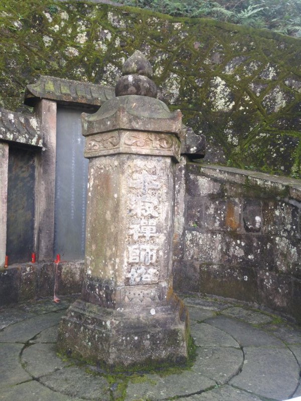 Ba trăm năm mươi năm sau Tổ đức linh thiêng đã dẫn lối cho chúng con về để đạo mạch lại tiếp nối