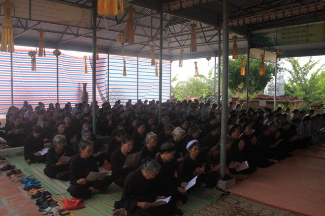 Thanh Hóa: Phật tử về chùa Vạn Linh tham dự khóa tu