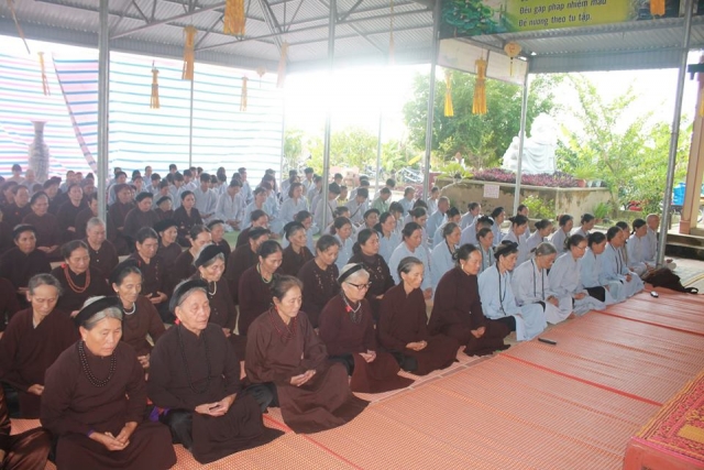 Thanh Hóa: Phật tử về chùa Vạn Linh tham dự khóa tu