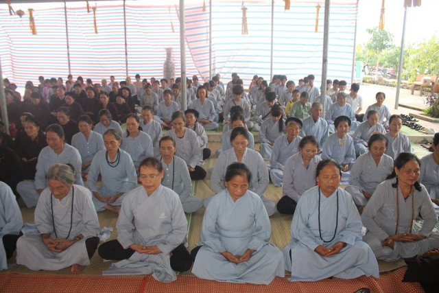 Thanh Hóa: Phật tử về chùa Vạn Linh tham dự khóa tu