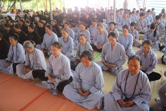 Thanh Hóa: Phật tử về chùa Vạn Linh tham dự khóa tu