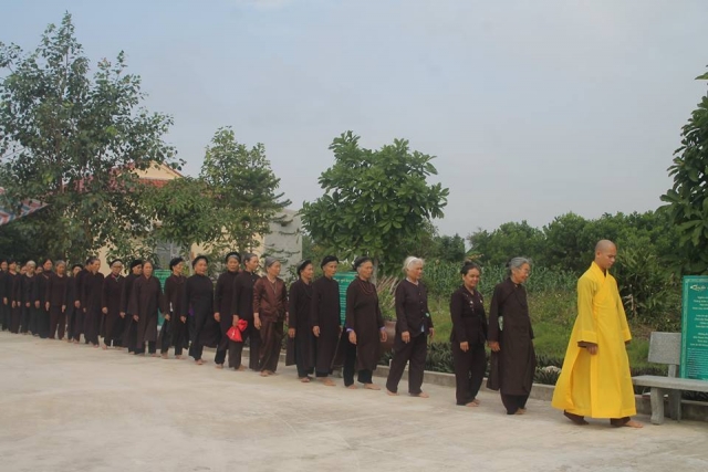 Thanh Hóa: Phật tử về chùa Vạn Linh tham dự khóa tu