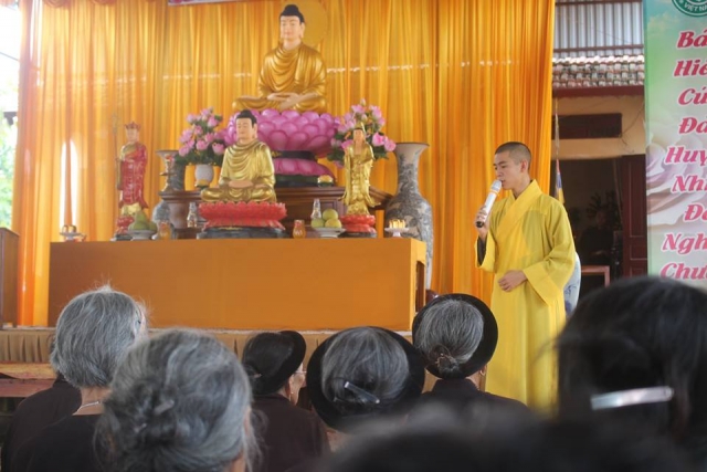 Thanh Hóa: Phật tử về chùa Vạn Linh tham dự khóa tu