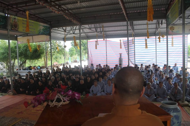 Thanh Hóa: Phật tử về chùa Vạn Linh tham dự khóa tu