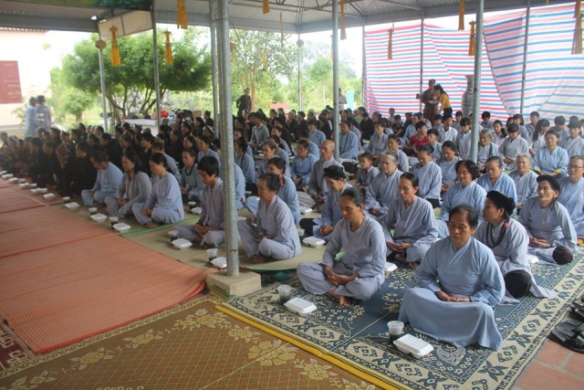 Thanh Hóa: Phật tử về chùa Vạn Linh tham dự khóa tu