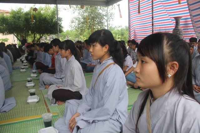 Thanh Hóa: Phật tử về chùa Vạn Linh tham dự khóa tu