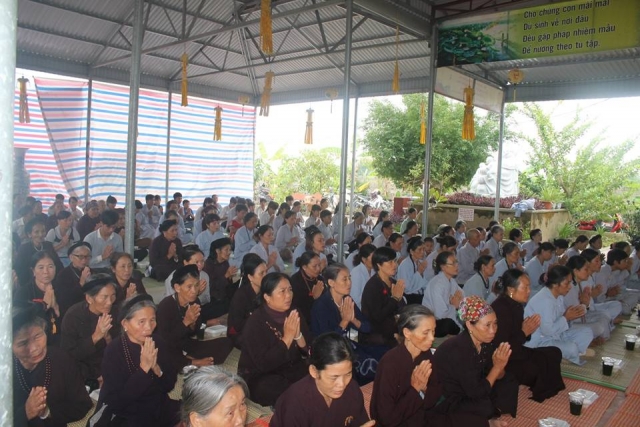 Thanh Hóa: Phật tử về chùa Vạn Linh tham dự khóa tu