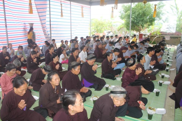 Thanh Hóa: Phật tử về chùa Vạn Linh tham dự khóa tu