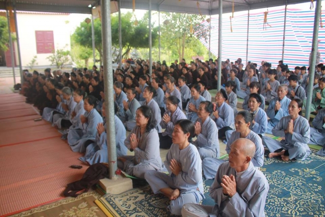 Thanh Hóa: Phật tử về chùa Vạn Linh tham dự khóa tu