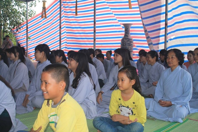 Thanh Hóa: Phật tử về chùa Vạn Linh tham dự khóa tu