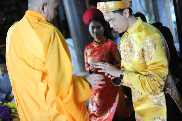Vợ chồng Kiều Anh làm lễ Hằng thuận