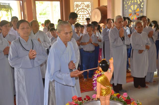 Quảng Trị: Thiêng liêng lễ rước Phật đản sanh vào làng