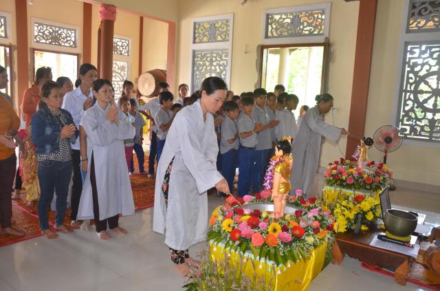 Quảng Trị: Thiêng liêng lễ rước Phật đản sanh vào làng