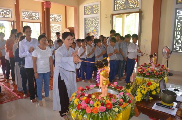 Quảng Trị: Thiêng liêng lễ rước Phật đản sanh vào làng