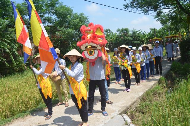Quảng Trị: Thiêng liêng lễ rước Phật đản sanh vào làng