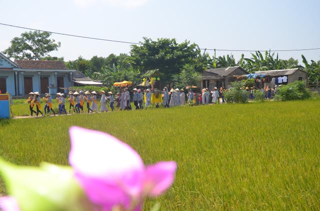 Quảng Trị: Thiêng liêng lễ rước Phật đản sanh vào làng