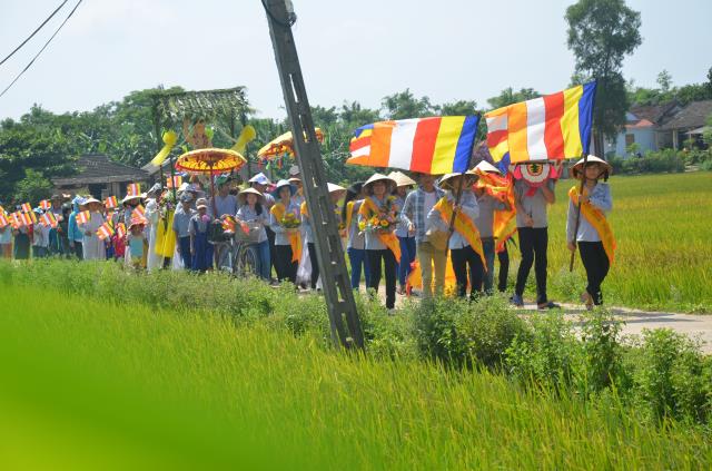 Quảng Trị: Thiêng liêng lễ rước Phật đản sanh vào làng