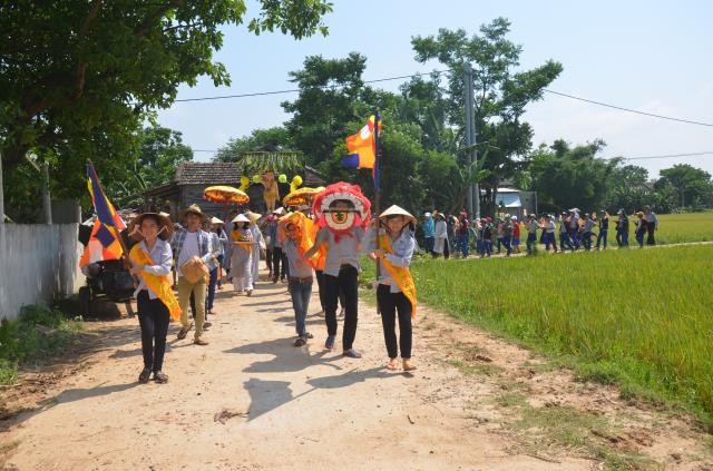 Quảng Trị: Thiêng liêng lễ rước Phật đản sanh vào làng