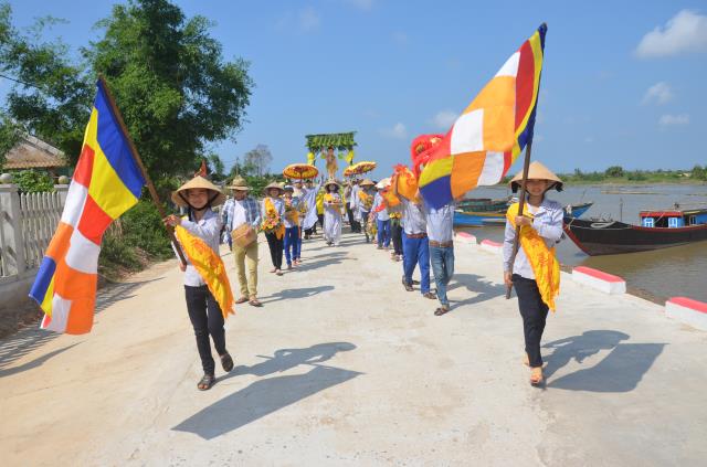Quảng Trị: Thiêng liêng lễ rước Phật đản sanh vào làng