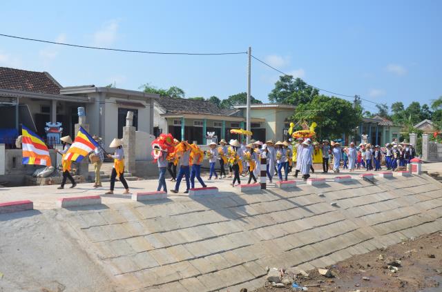 Quảng Trị: Thiêng liêng lễ rước Phật đản sanh vào làng