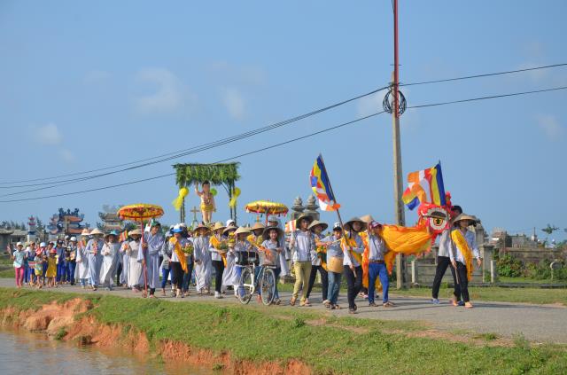 Quảng Trị: Thiêng liêng lễ rước Phật đản sanh vào làng