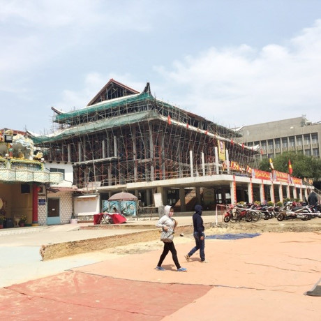 Người dân đi lễ chùa cầu an vào mùng 2 Tết
