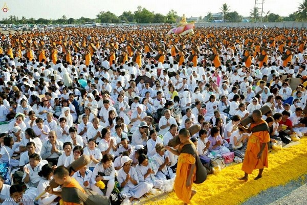 Thái Lan: Chùm ảnh diễu hành quanh Phố phường dịp kỷ niệm ngày Phật Thành đạo