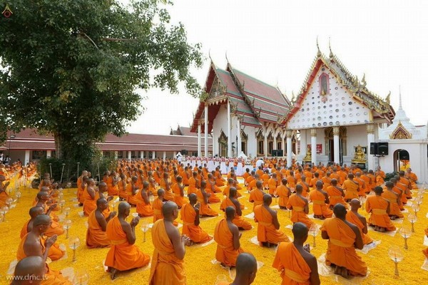 Thái Lan: Hình ảnh Tu viện Wat Phra Dhammakaya tổ chức cuộc Hành hương vì hòa bình